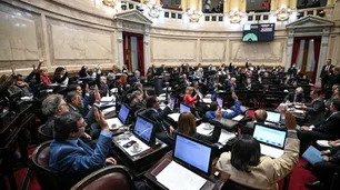 El senado homenajeó, entre lágrimas, al diputado asesinado Héctor Olivares