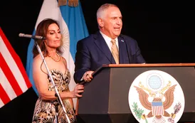 Marc Stanley: un anfitrión, una fiesta y dos discursos, en la celebración en la embajada de Estados Unidos