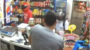 Asaltaron un kiosco y llegó una clienta: "Entre nomás mami, estamos robando, no le vamos a hacer nada", le dijeron