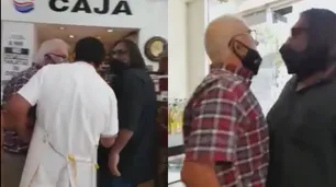 Video: increparon a Roberto Baradel y le sacó el celular a una mujer para que no filmara