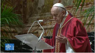 El papa Francisco encabeza la ceremonia de Vía Crucis