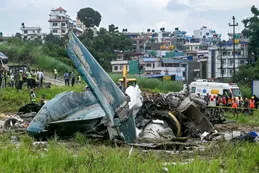 Tragedia en Nepal: un avión se estrelló, murieron 18 pasajeros y el piloto fue el único sobreviviente