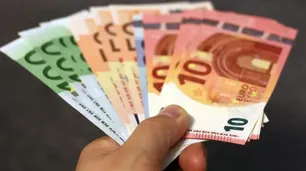 A cuánto cerró el euro blue hoy, 5 de junio