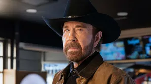Fact Check: pese a los rumores de Twitter, Chuck Norris no fue al ataque al Capitolio