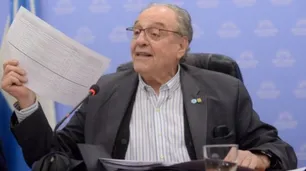 Carlos Heller: "La economía va a caer en torno al 3.8%"