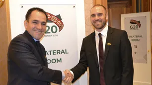 Otra foto importante de Guzmán, con Steve Mnuchin, secretario del Tesoro de EE.UU.