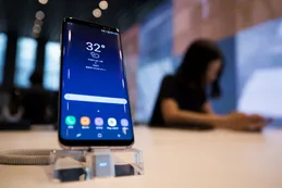 Dueños de teléfonos Samsung en shock: no pueden borrar Facebook