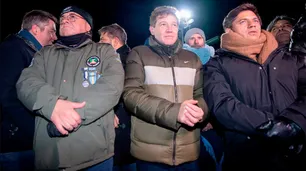 Gobernadores y referentes del peronismo viajaron a Tierra del Fuego, participaron de la vigilia por Malvinas y ensayan un frente anti Milei