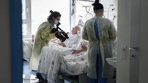 Los hospitales suizos comienzan a saturarse de pacientes con coronavirus