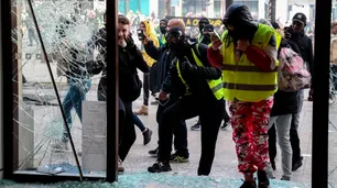 "Chalecos amarillos": volvió la violencia a las calles de París