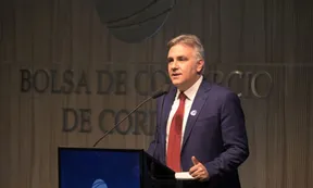 Llaryora imagina un escenario muy complicado y busca armar un esquema de contención social