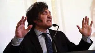 Dolarización o salir del cepo: la disyuntiva del Presidente Javier Milei