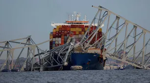 "¡Mayday!": el buque carguero que destruyó el puente de Baltimore emitió un alerta que salvó vidas