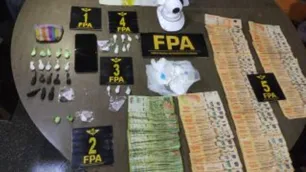 Una mujer detenida acusada de vender droga cerca de una escuela