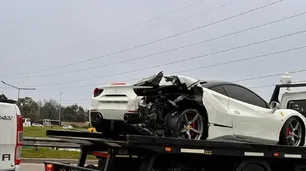 Una Ferrari valuada en más de 500 mil dólares chocó en Panamericana