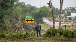 Texas: sigue lloviendo, mientras el número de víctimas fatales ascendió a 78 y hay 11 niñas desaparecidas