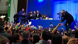 Entre la emoción y las críticas al gobierno, Cristina Kirchner presentó "Sinceramente" en Río Gallegos