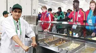 Villa Olímpica: 40 cocineros alimentan a 7 mil personas