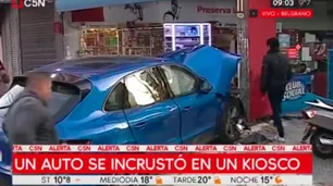 Un joven de 15 años estrelló un auto de 100 mil dólares contra un comercio en Cabildo
