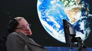 "Un virus nos destruirá": las predicciones de Stephen Hawking impactan 20 años después