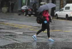 Fuerte caída de granizo en la Provincia y alerta en la Ciudad