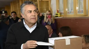 Cornejo votó en las primarias mendocinas y pidió cambios en la Constitución provincial