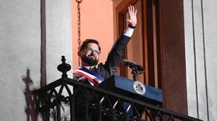En su primer discurso desde La Moneda, Boric recordó a Salvador Allende: "Aquí estamos, abriendo las grandes alamedas"