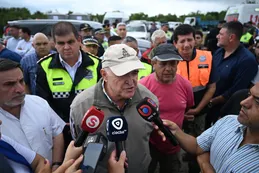 Osvaldo Jaldo recorrió La Madrid tras el desborde del río Marapa y supervisó la asistencia a familias afectadas por las inundaciones