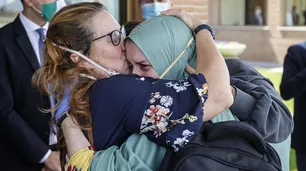Silvia Romano, la italiana secuestrada que se convirtió al islam pide que la llamen "Aisha"