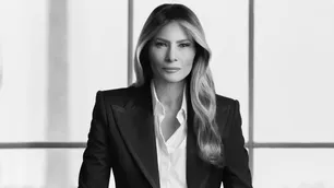 Melania Trump y su nuevo retrato oficial como Primera Dama: elegancia y autoridad en una imagen