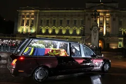 Fotos: la hija de la reina Isabel II llevó los restos de su madre a Londres