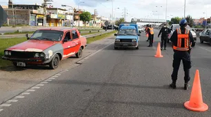 Refuerzan controles en rutas para frenar el turismo interno en Semana Santa