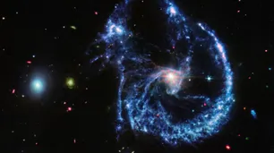 Identificaron el mayor chorro de energía lanzado por un agujero negro: por qué es clave para entender el origen de las galaxias