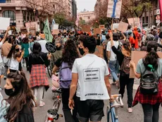 Más de 500 personalidades piden incluir el debate socioambiental en la campaña electoral