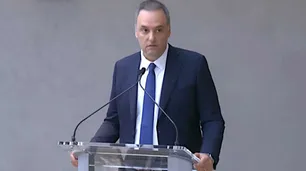 Manuel Adorni anunció la apertura del registro para que talleres mecánicos particulares realicen la VTV