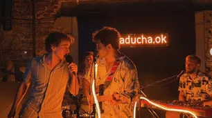 La Ducha: el karaoke con banda en vivo que se volvió furor en Córdoba