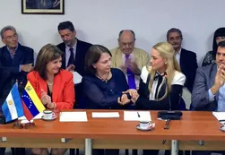 Macri se sumó a la oposición venezolana y se reunió con esposas de detenidos políticos