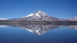 Así es el nuevo sello postal con el que el Correo Argentino homenajeó a la Laguna del Diamante de Mendoza