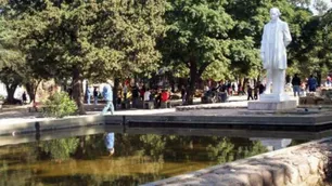 Alta Córdoba: aplicaron multa de más de $5 millones a un vecino por dejar bolsas de residuos en la plaza