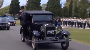 Milei reafirmó su apoyo a la Policía Federal en el desfile por sus 203 años: "Los buenos son los de azul"