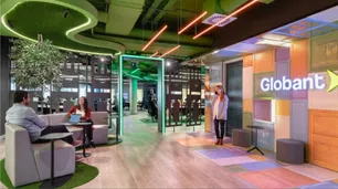 Un unicornio tecnológico en crisis: por qué Globant cierra dos sedes en Argentina