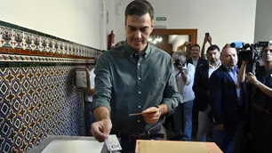 Votó Pedro Sánchez en Madrid: "No somos favoritos, pero tengo buena vibraciones"