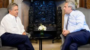 Fernández recibió a Duhalde y De Mendiguren en Olivos para hablar de "reactivación" post pandemia