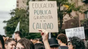 A un año de la marcha universitaria, la UBA lanzó un spot con un guiño a Milei: "Conan tiene alguien en quien confiar"