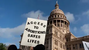 Kansas, primer estado en EEUU que protegió el derecho al aborto en las urnas