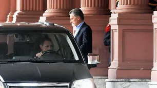 Puja con los mercados por la carrera del dólar hasta el tope oficial