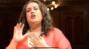 María Castillo de Lima, una mujer diversa: la voz soprano y tenor del Teatro Colón