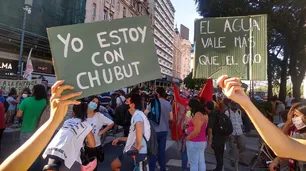 Manifestaciones en todo el país contra la megaminería en Chubut