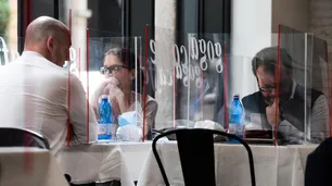 Fotos | Italia levanta la cuarentena, la gente sale a la calle y hay visitas al Vaticano