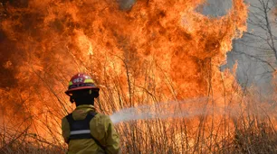 Bomberos voluntarios: la vida y la muerte, de los incendios forestales al Covid-19